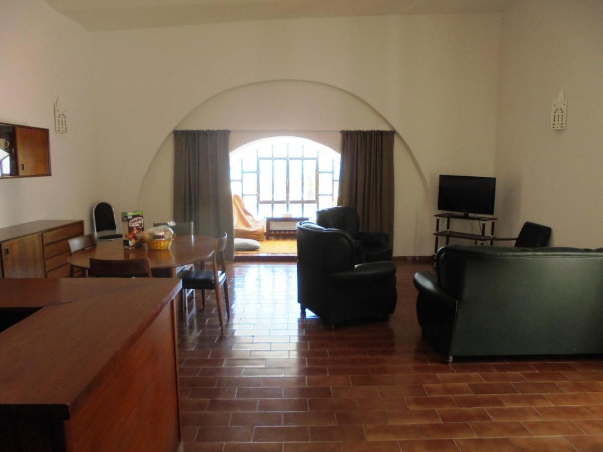 Ema'S Beach And Nightlife House Apartment Лагос Екстериор снимка